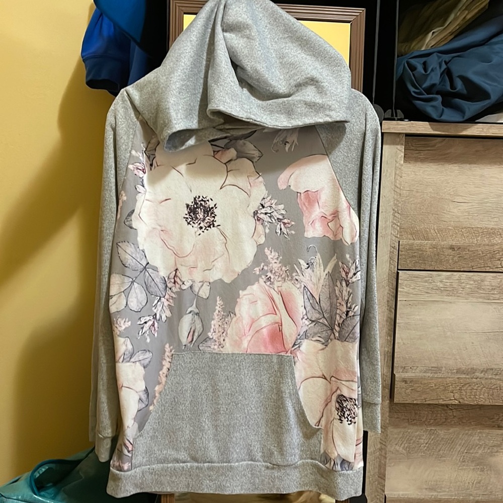 Floral sweater with grey hood and sleeves